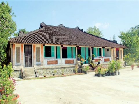 Nhà cổ trăm cột