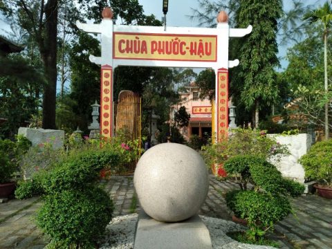 Vườn kinh phật bằng đá tại chùa Phước Hậu