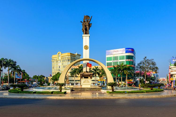 Tượng Đài Chiến Thắng Buôn Mê Thuột.