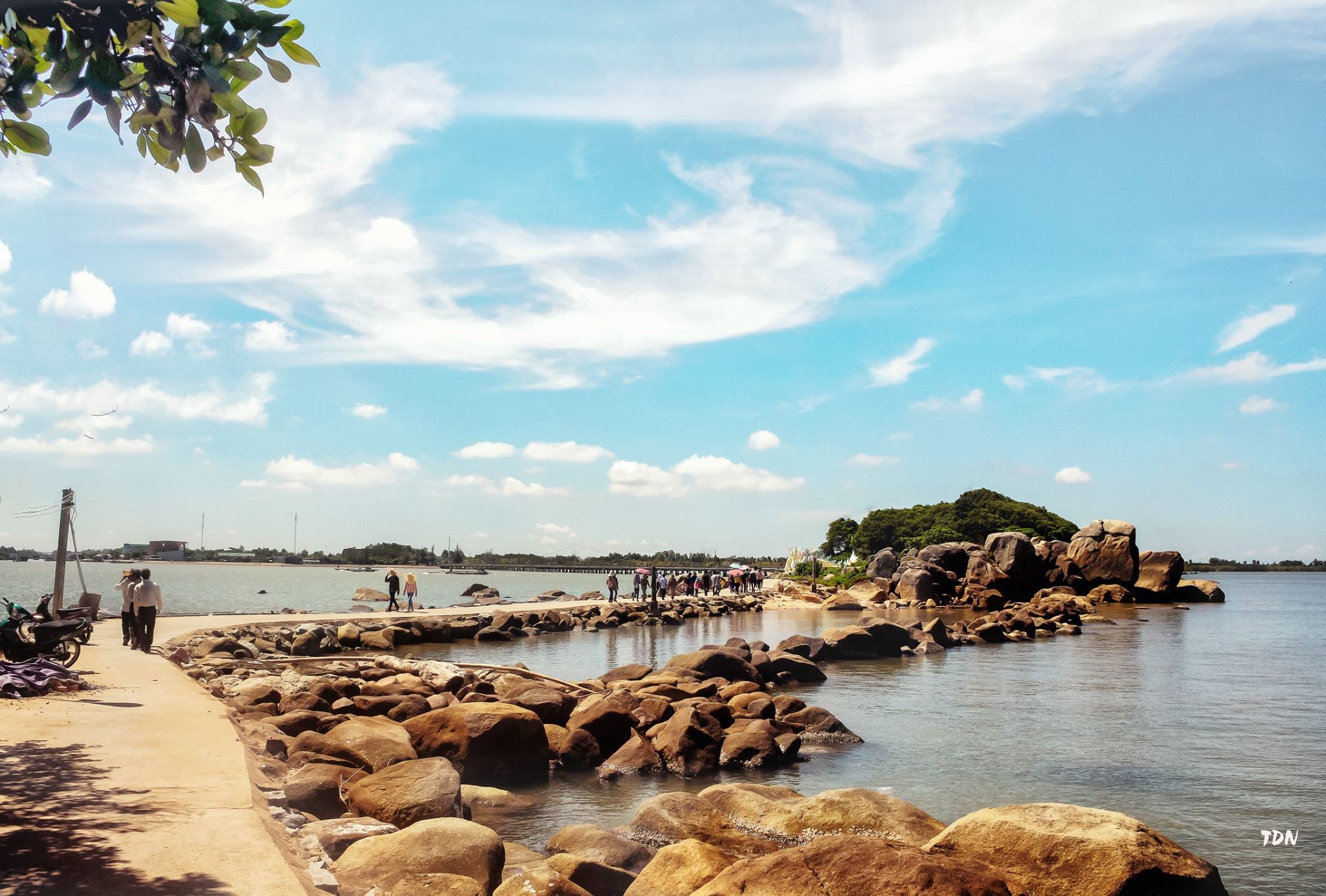 Hòn Đá Bạc